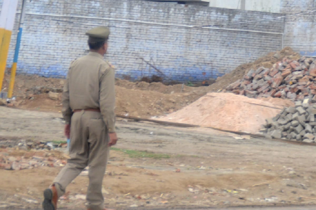 Many badmash has looted fifty thousand from a youth in Baghpat city
