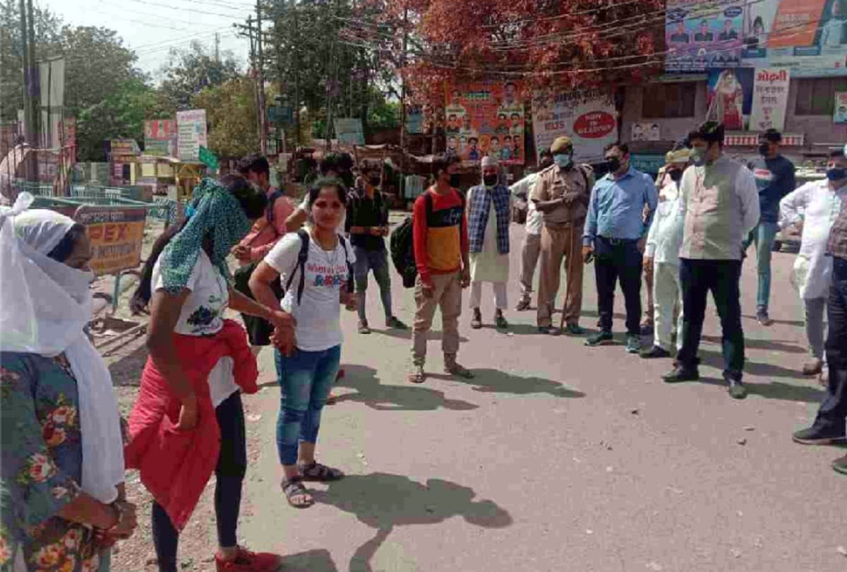 Coronavirus lockdown in india poor daily wagers forced to do work at construction site as no food to eat money to survive