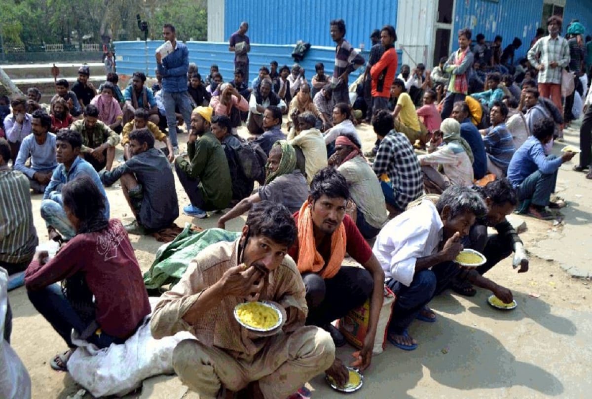 Coronavirus lockdown governments and ngo not keeping safety measure during food distribution mass eating on same place