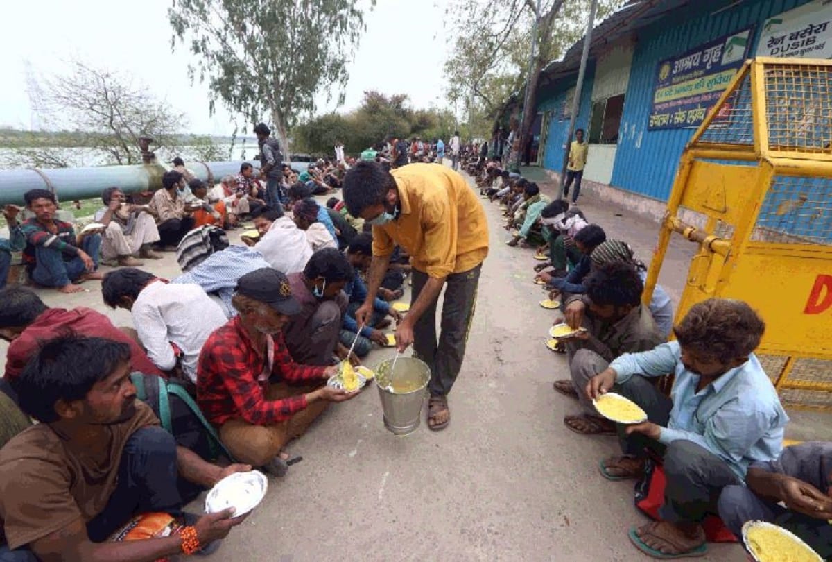 Coronavirus lockdown governments and ngo not keeping safety measure during food distribution mass eating on same place