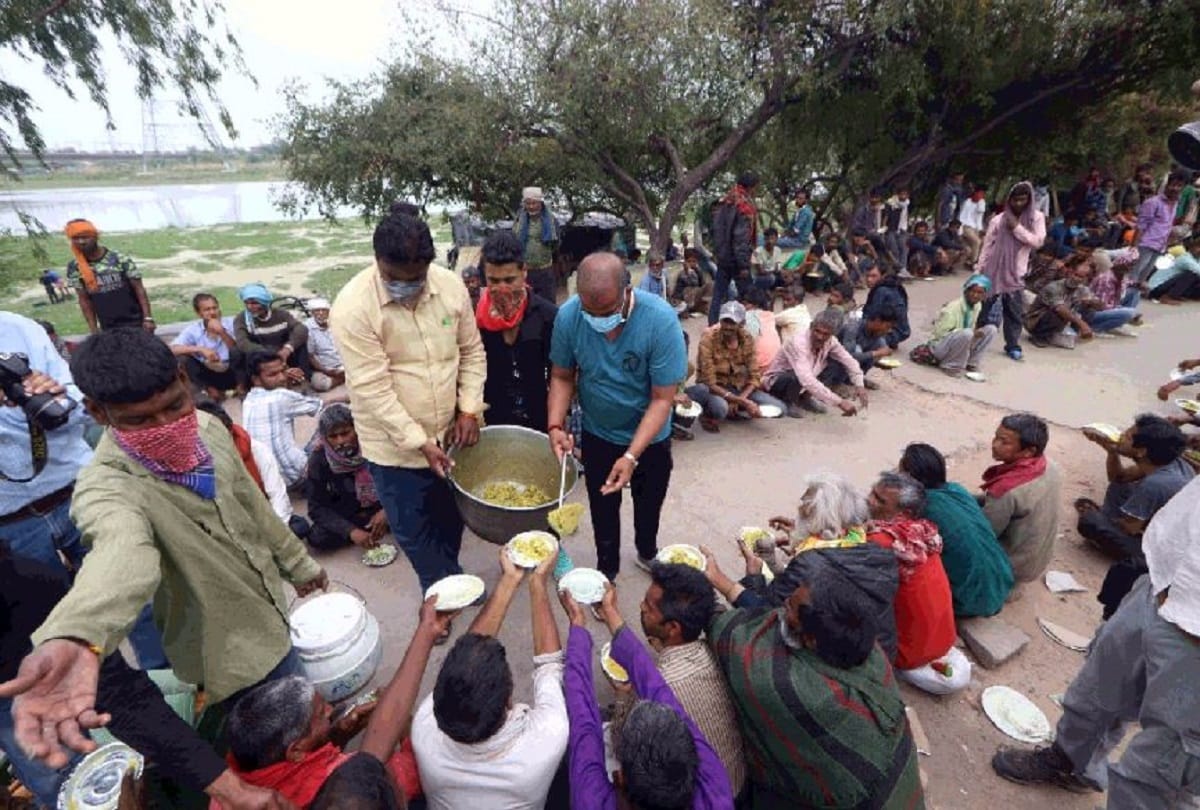 Coronavirus lockdown governments and ngo not keeping safety measure during food distribution mass eating on same place