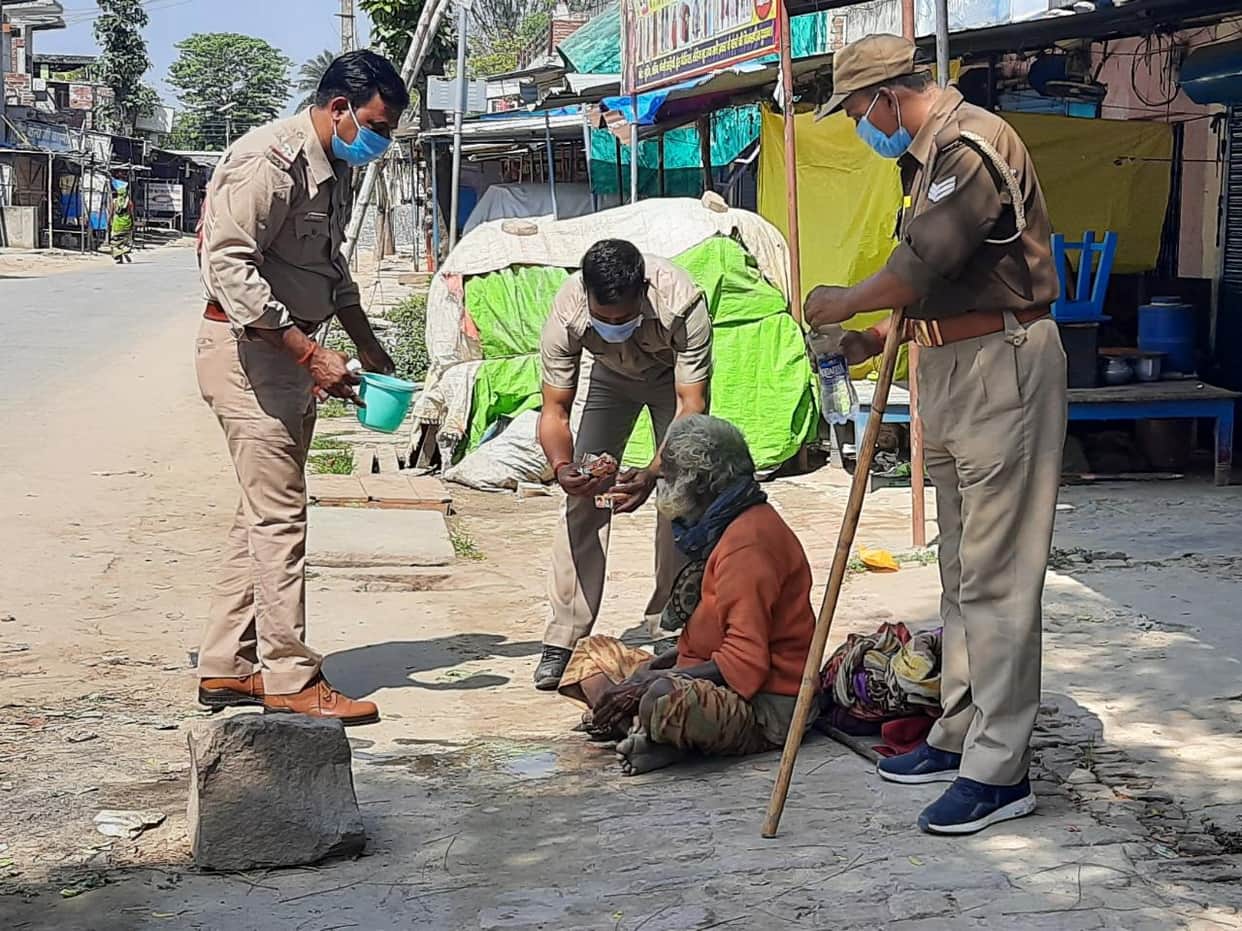 Labor family arrived in Varanasi from Duddhi by walking 154 kilometers on lockdown