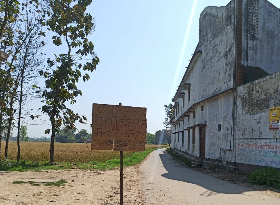 Village people put up a board of no-entry after lockdown in maharajganj