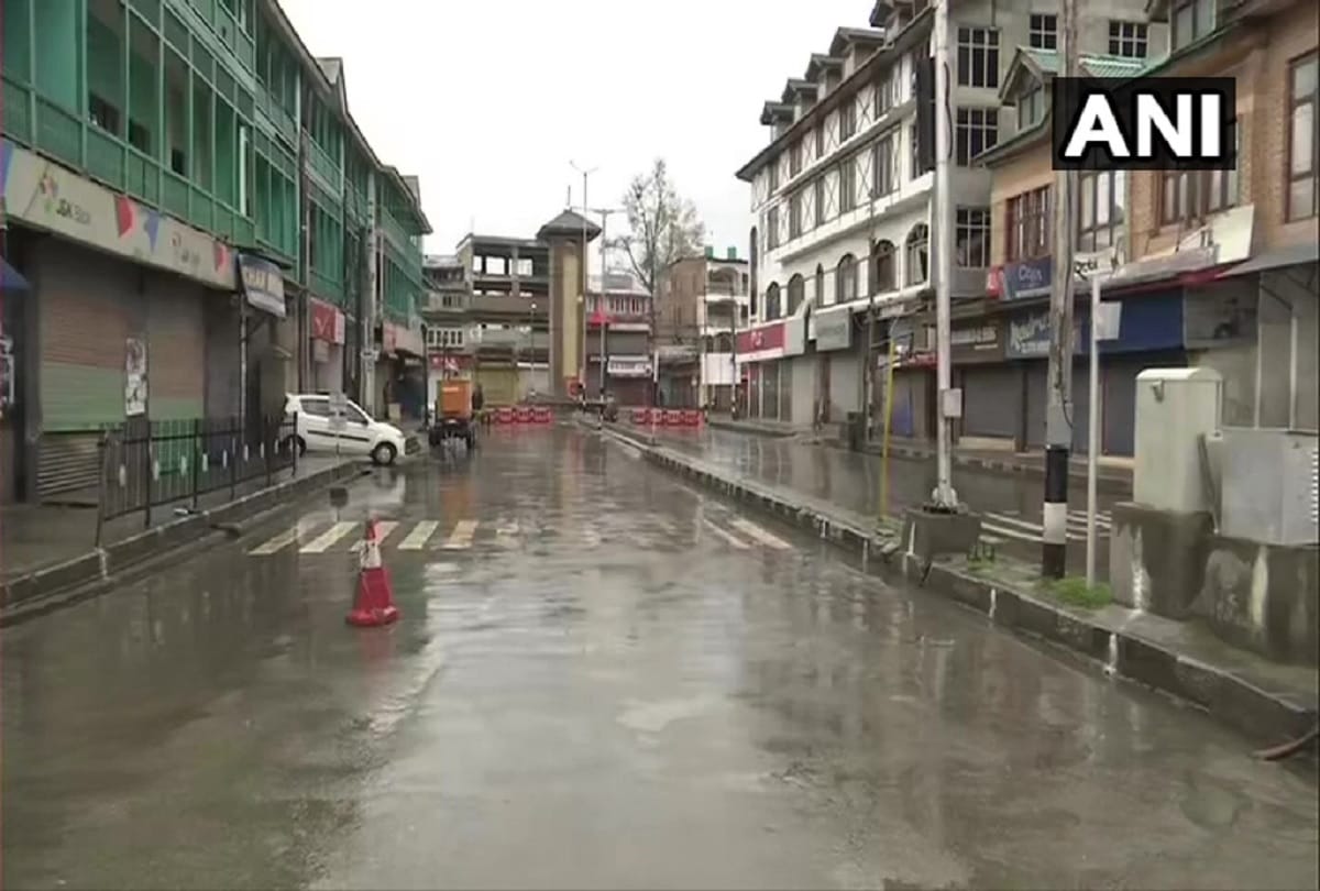 Jammu Kashmir administration orders closure of all religious places after first death due to corona virus