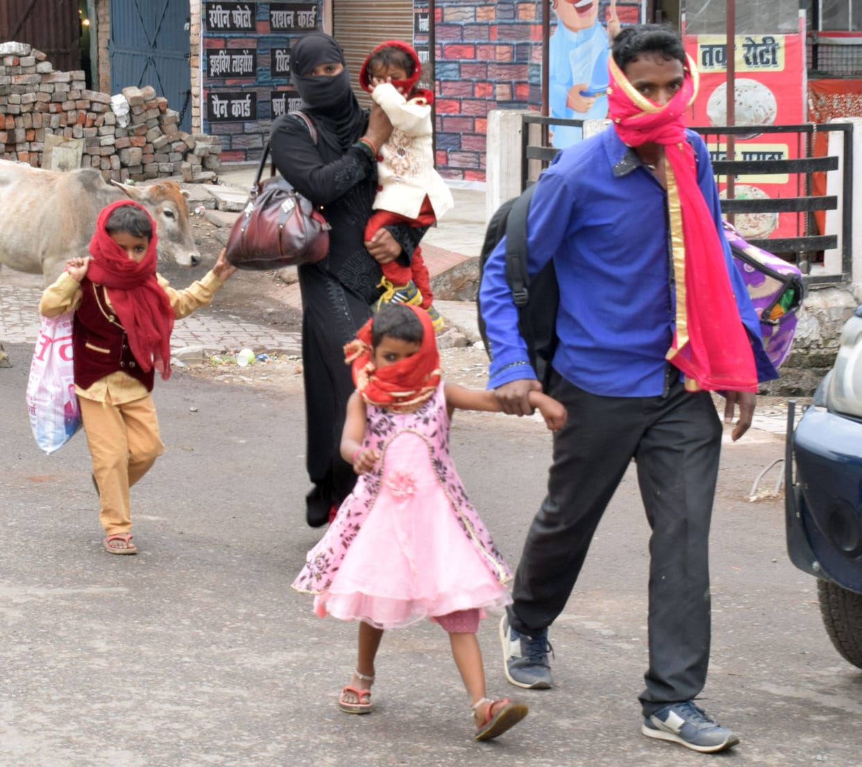 faimily walk 35 km to reach home