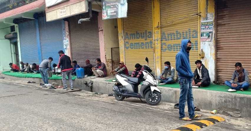 The traders fed the laborers on foot