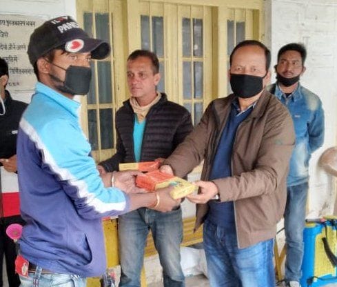 40 kg sweets distributed to cleaning workers