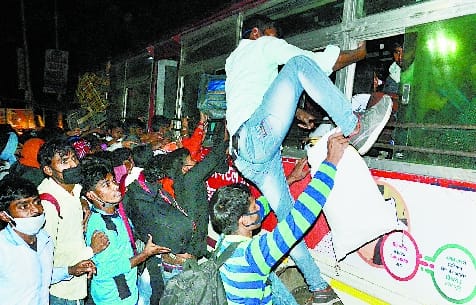 Four hundred people reached Bareilly by ten buses, police sent home