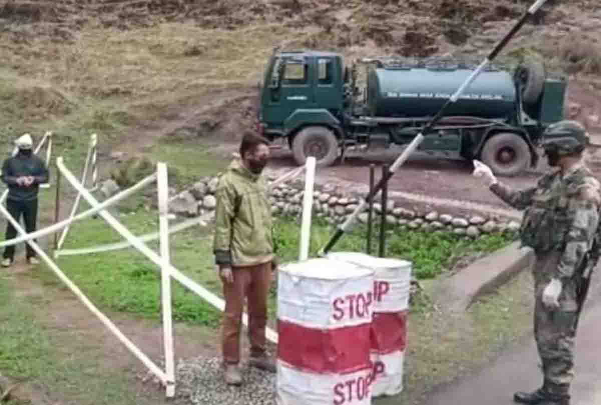 Coronavirus , INDIAN ARMY FIGHTING against Coronavirus in jammu kashmir by helping and awaring people