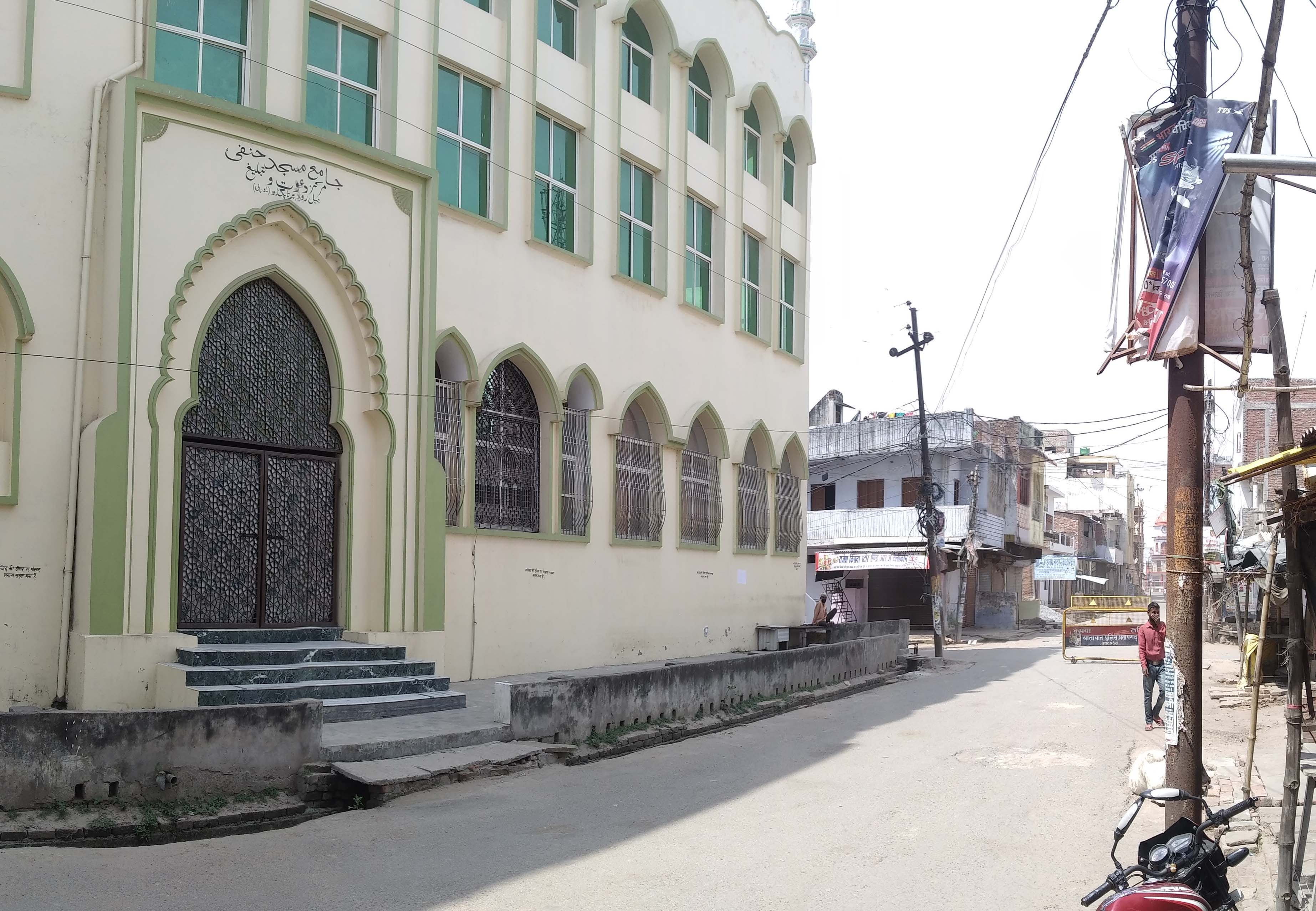 CoronaVirus: doors of mosques closed, prayers offered in homes