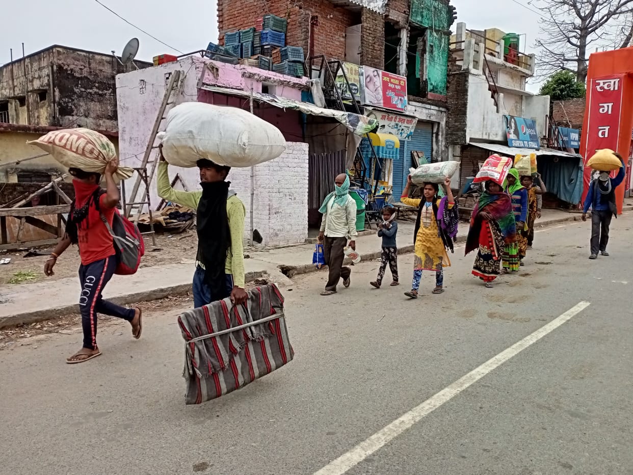 175 ???????? ???? ????Bahraich laborers reach Tanakpur after walking 175 km