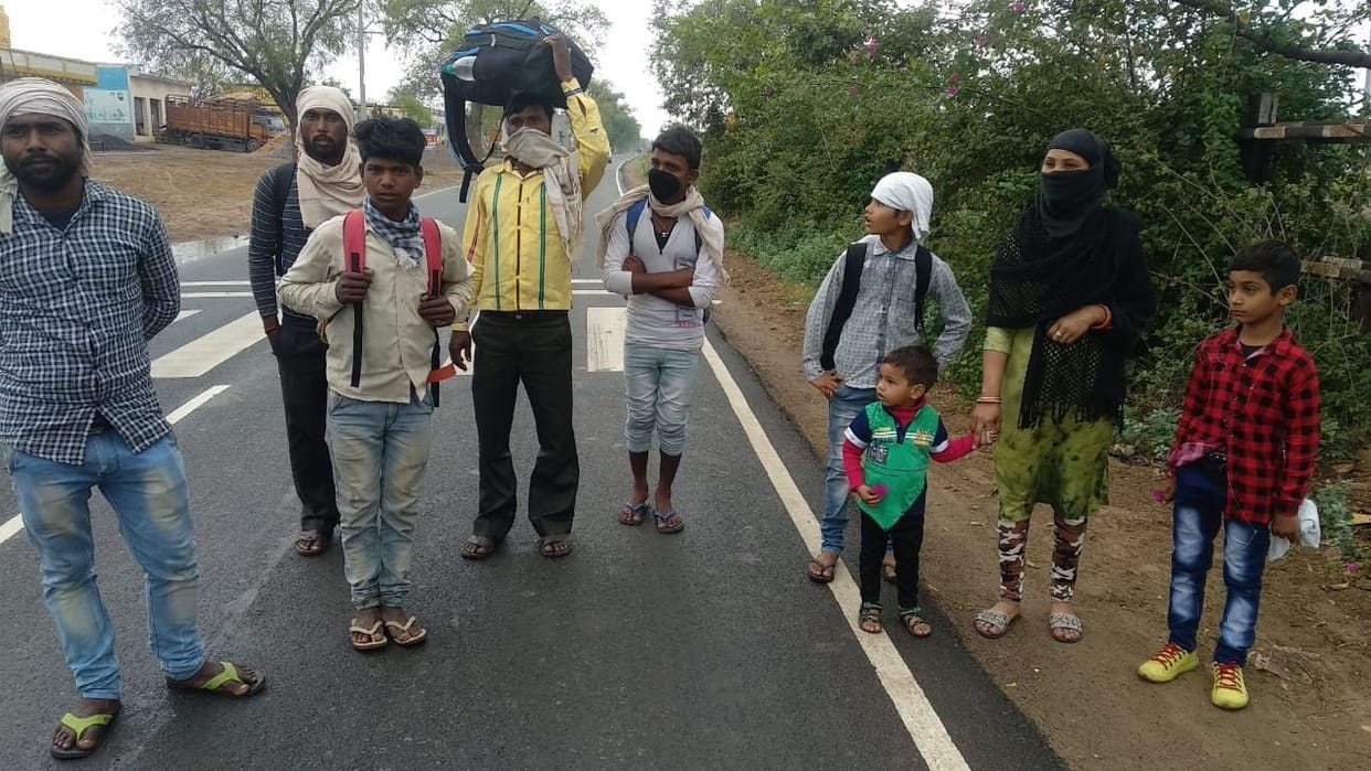 Hathras: Passengers traveling for hundreds of km on foot