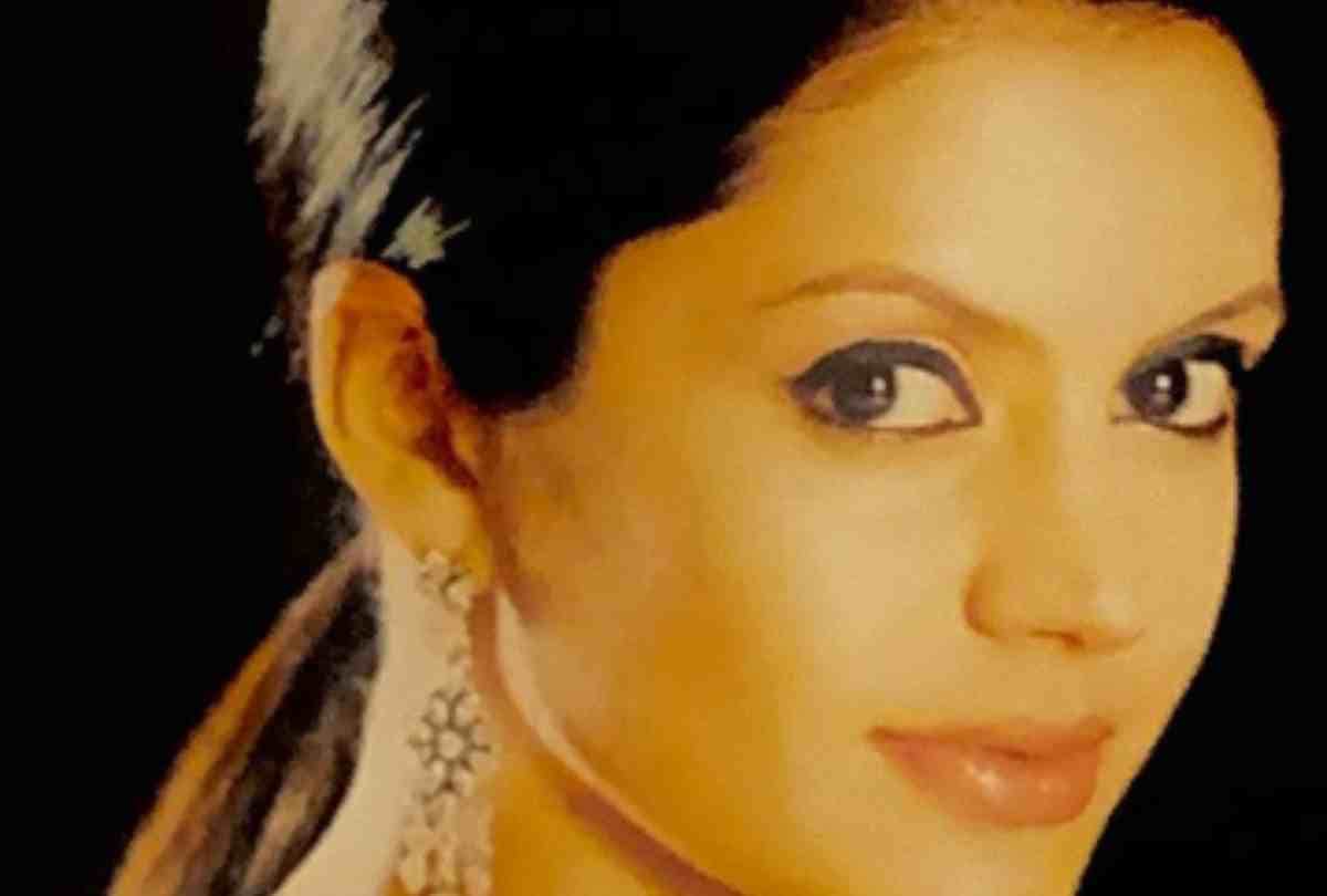 madhuri dixit juhi chawla to kajol these actresses share throwback photos