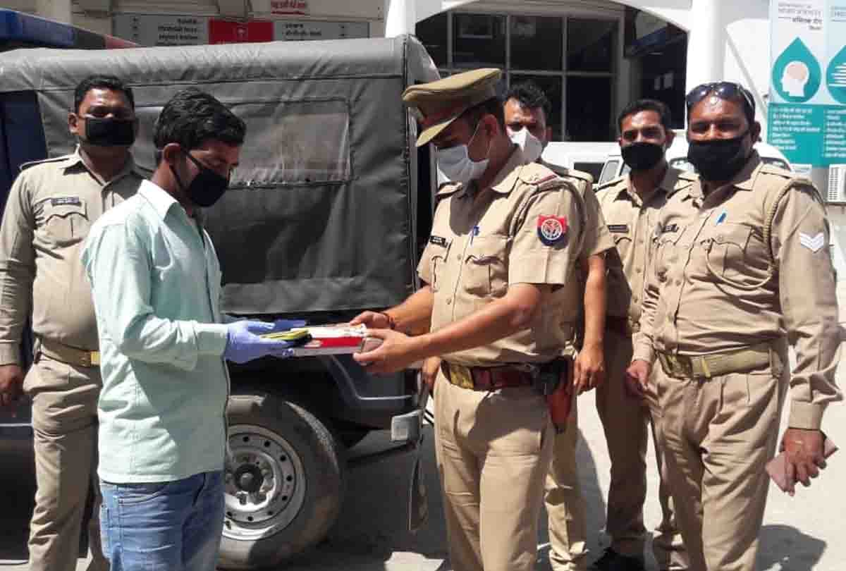 Lockdown in UP: Police engaged in all possible help in lockdown