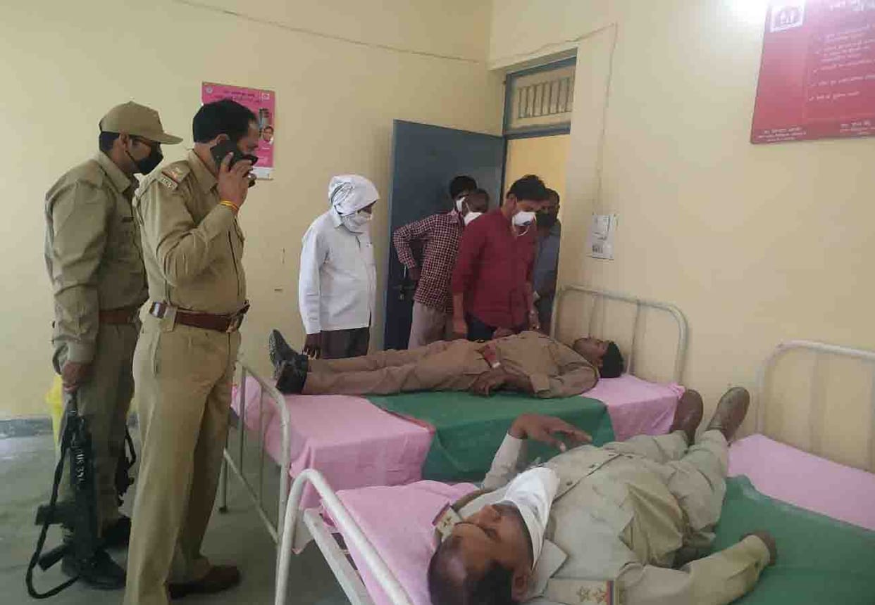 road accident in auraiya, Two policemen injured