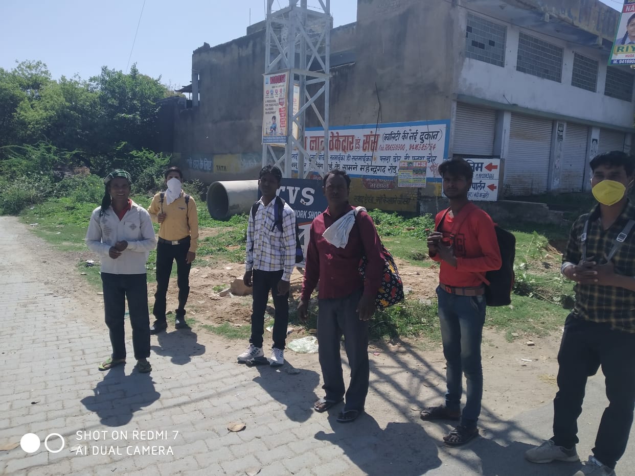 Migrant laborers were forced to return on foot, hungry and thirsty