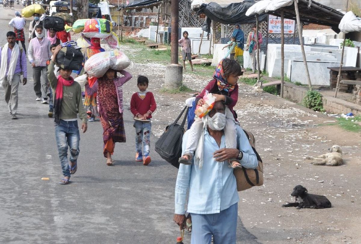 Lockdown Latest Update Migrant workers walking 200 kms to Agra from Ayodhya and delhi