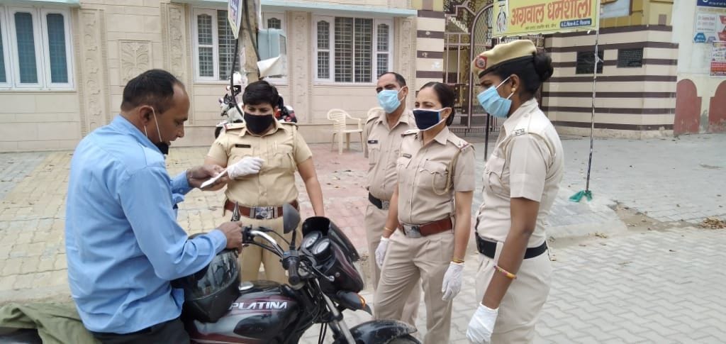 corona, lock down, womens police, help people, jind