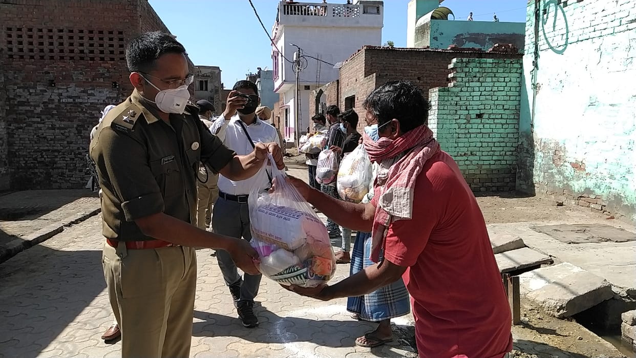 SP helps people trapped in warehouse