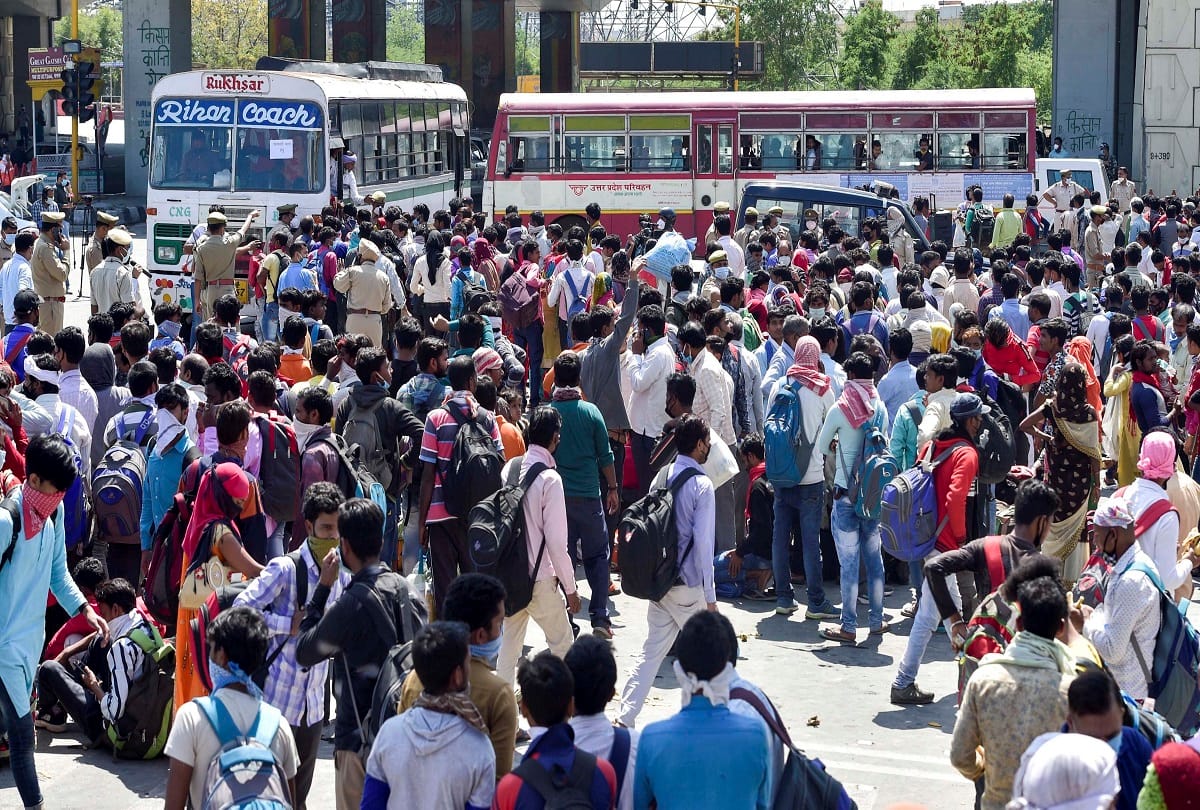 Anand Vihar Delhi Bus Stand News: delhi lockdown people were on streets marching on foot to reach there home town