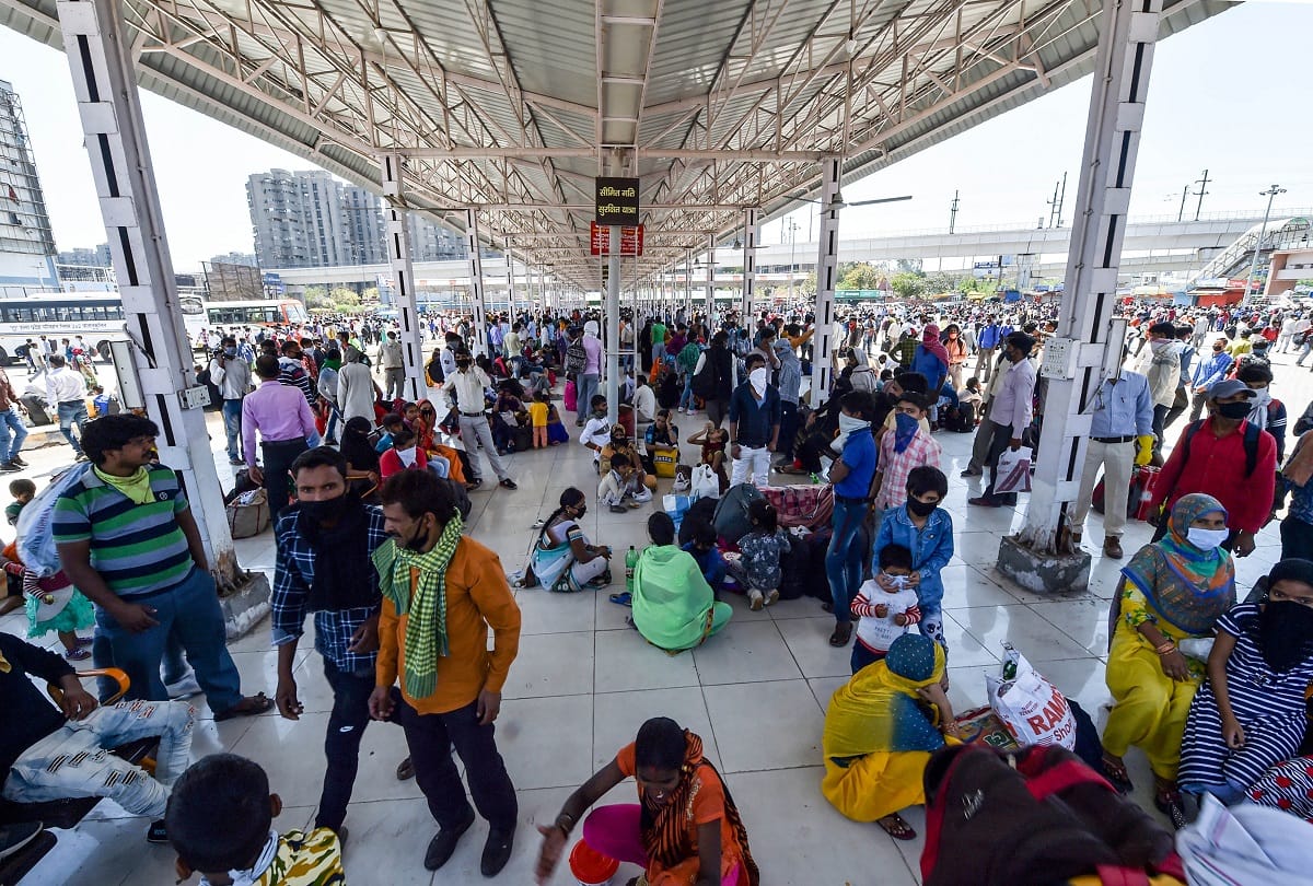 Anand Vihar Delhi Bus Stand News: delhi lockdown people were on streets marching on foot to reach there home town