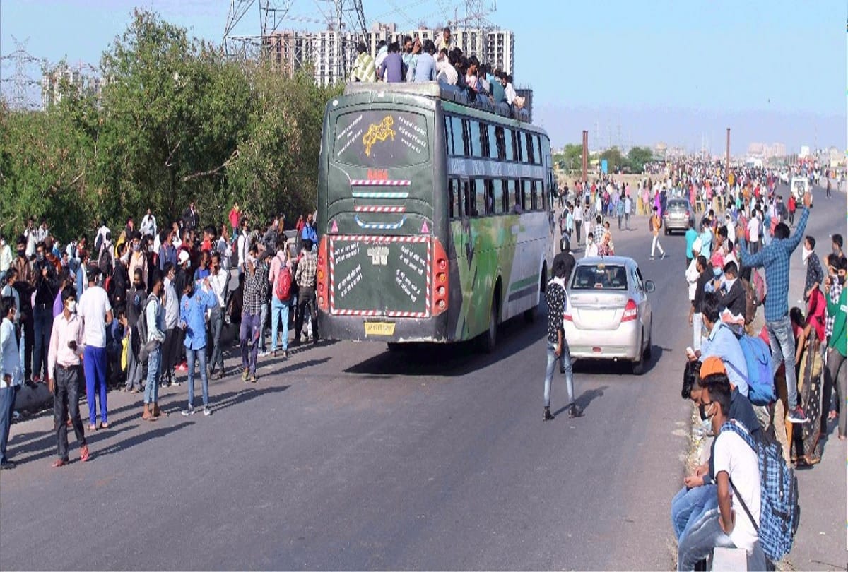 many labours peovided roadways buses by Gautambuddhnagar administration to reach home during lockdown