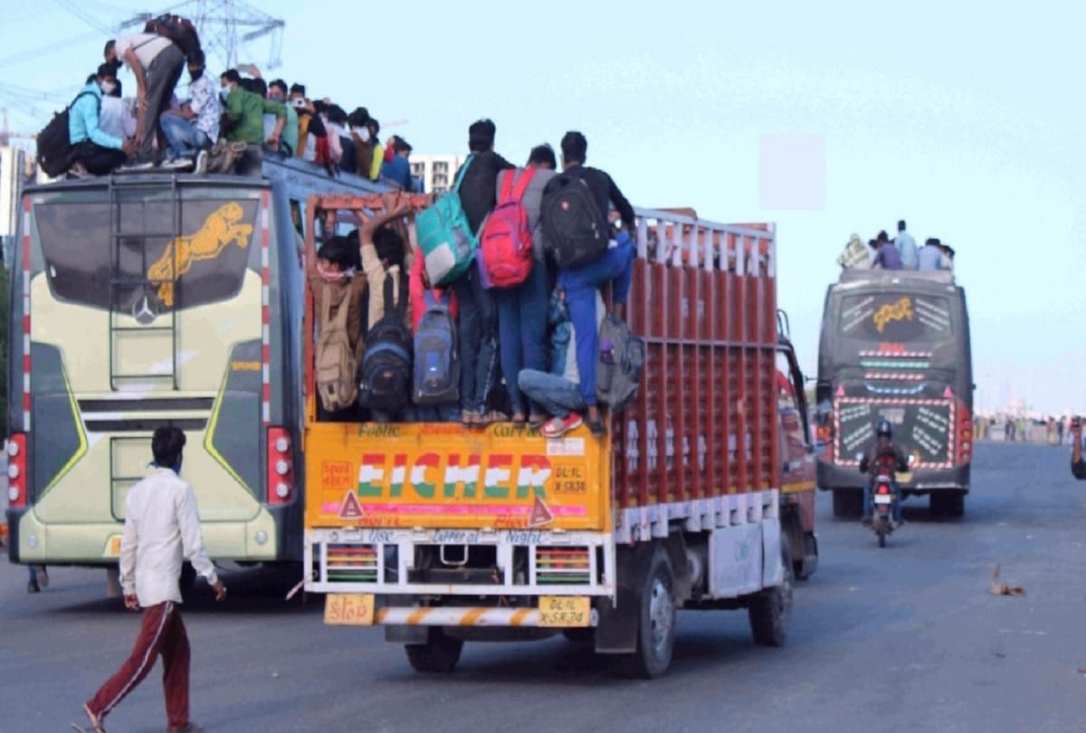 many labours peovided roadways buses by Gautambuddhnagar administration to reach home during lockdown