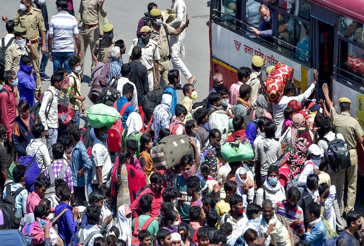 Anand Vihar Delhi Bus Stand News: delhi lockdown people were on streets marching on foot to reach there home town