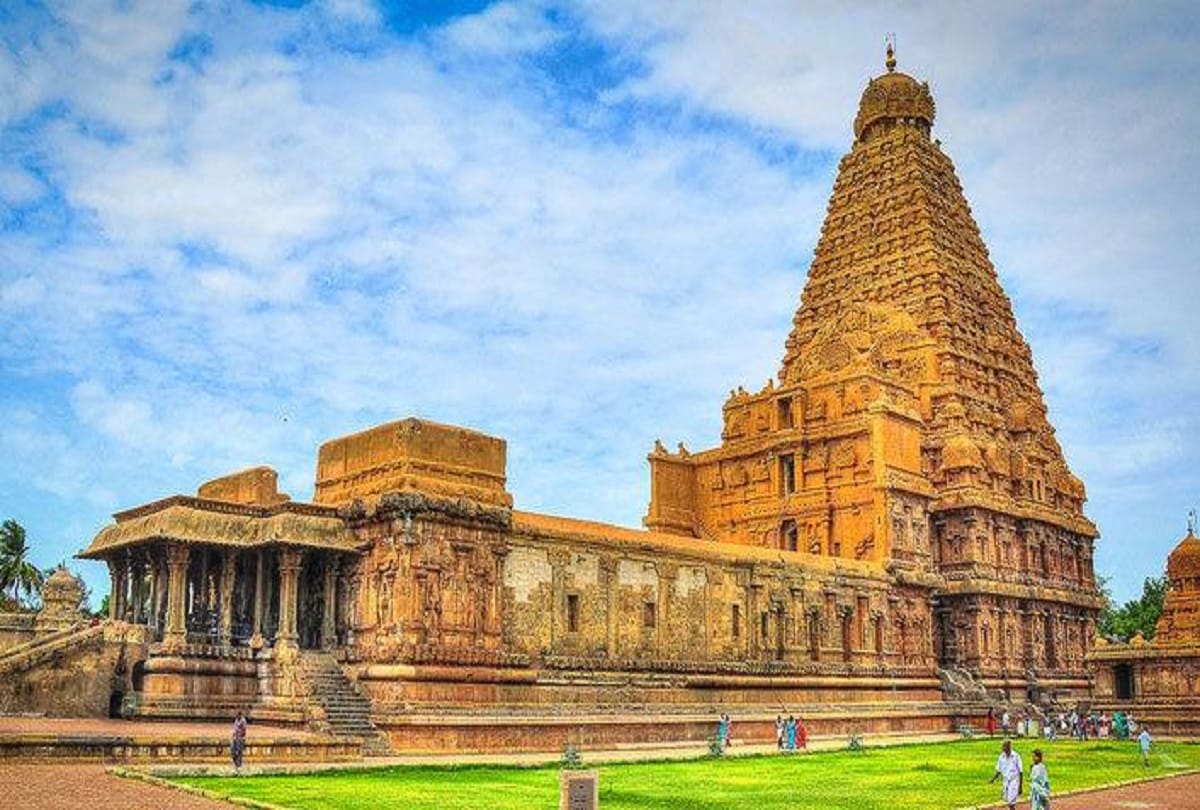 Mysterious Temples in India thanjavur temple also called Brihadeeswara Temple mystery