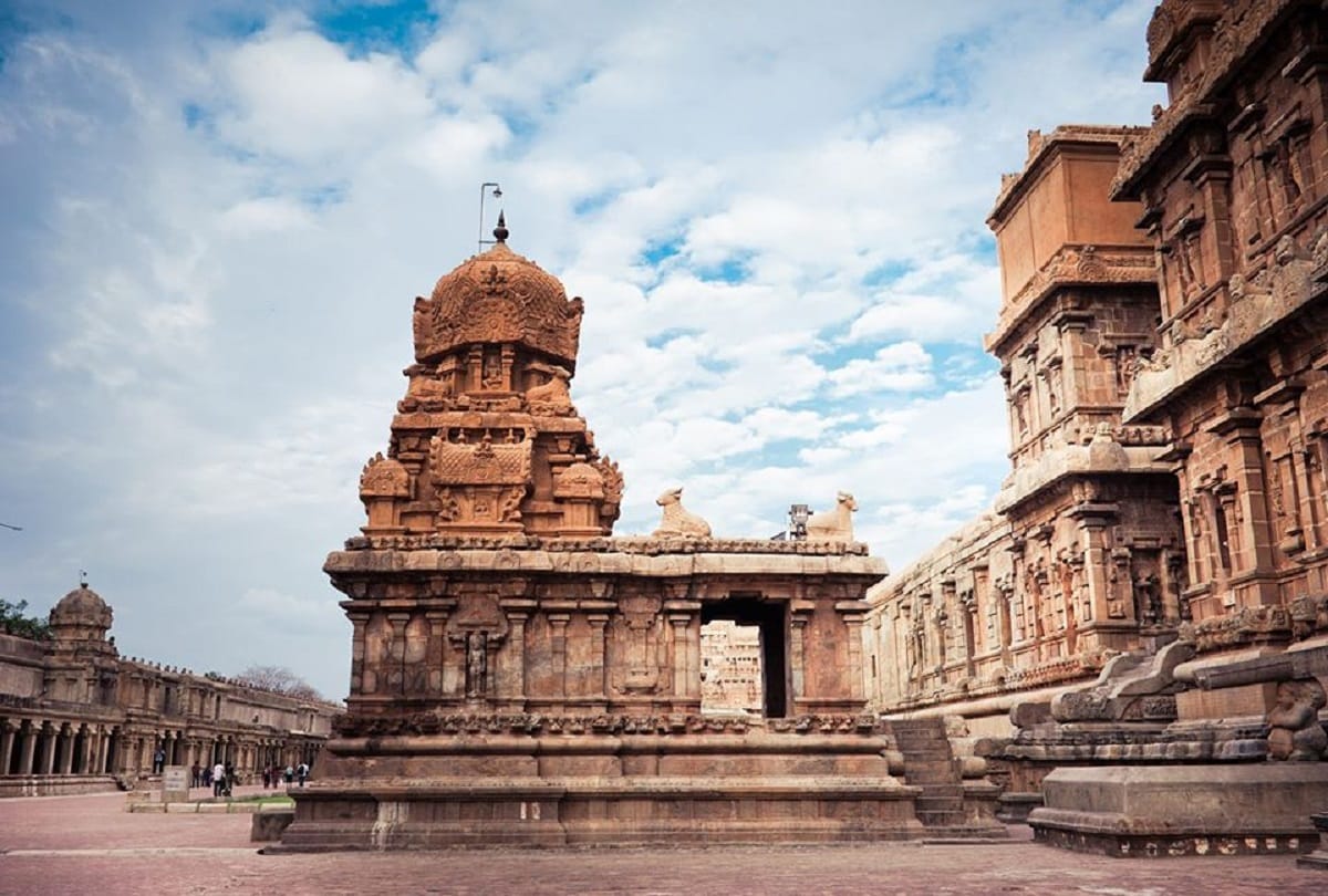 Mysterious Temples in India thanjavur temple also called Brihadeeswara Temple mystery