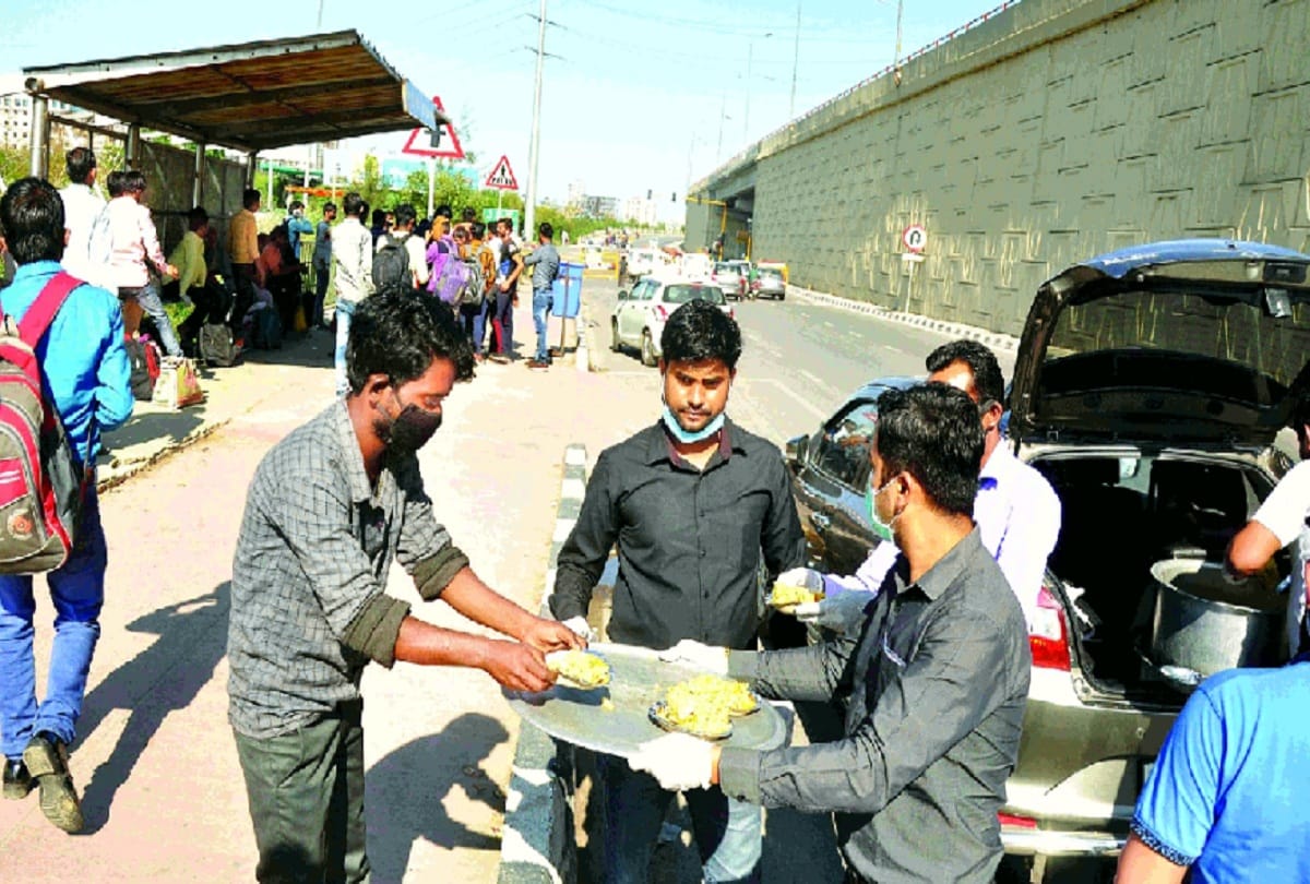 corona virus lockdown Police and many social organizations help of workers in delhi see photos
