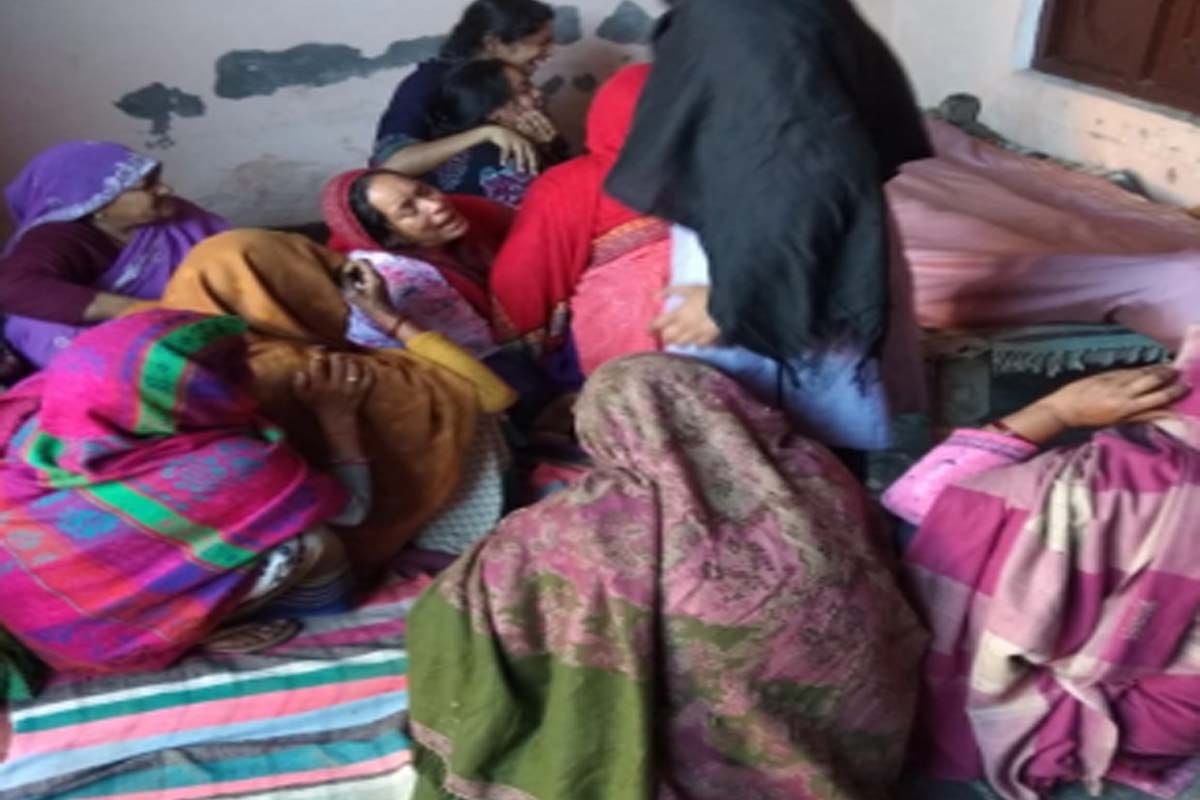 Farmer died by heart attack after seen lying crop in fields cause of heavy rain in saharanpur