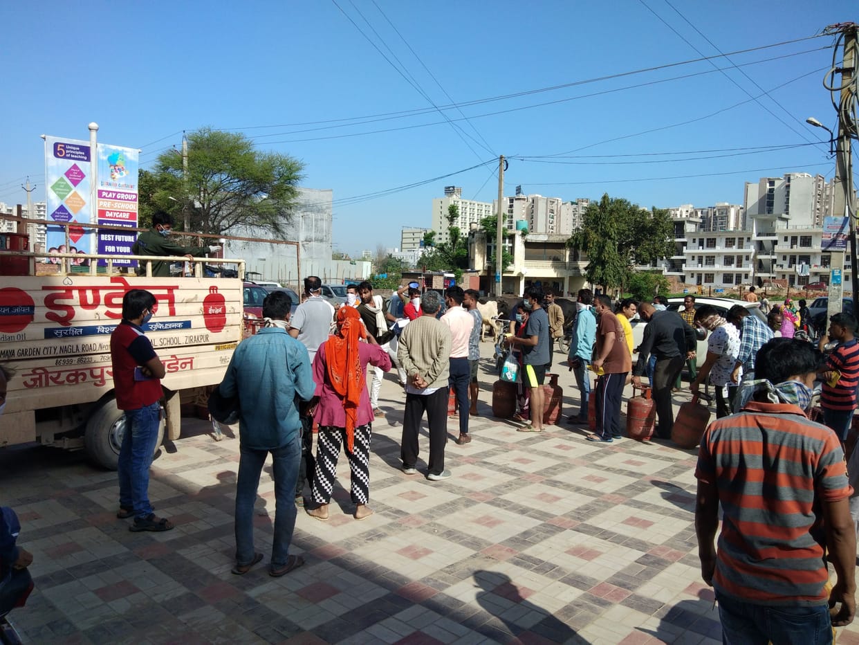 Overcrowding in council office to make pass, long line in Zirakpur for gas cylinder