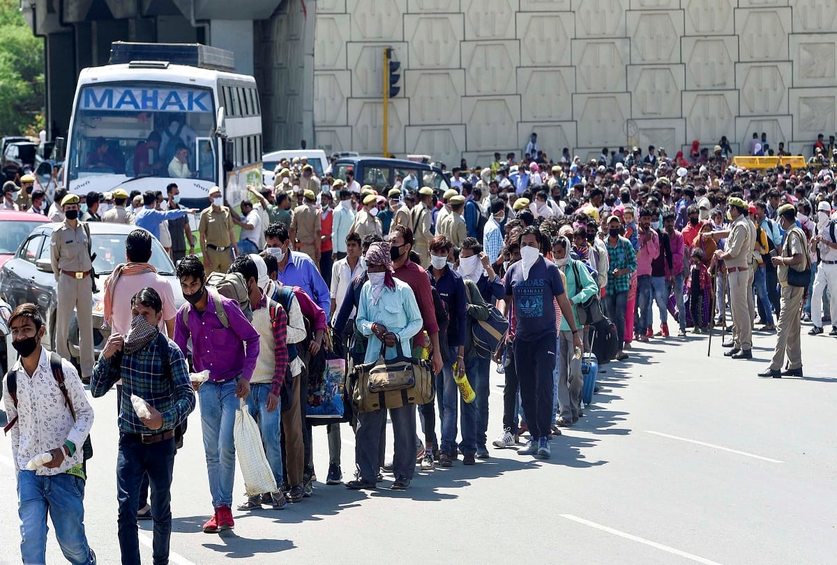 Anand Vihar Delhi Bus Stand News: delhi lockdown people were on streets marching on foot to reach there home town