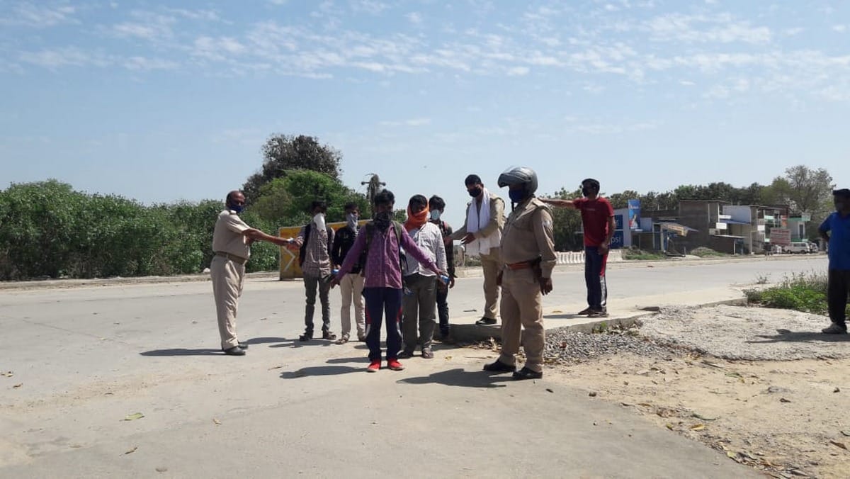 lockdown migrant worker labourers walking home to up bihar in varanasi 