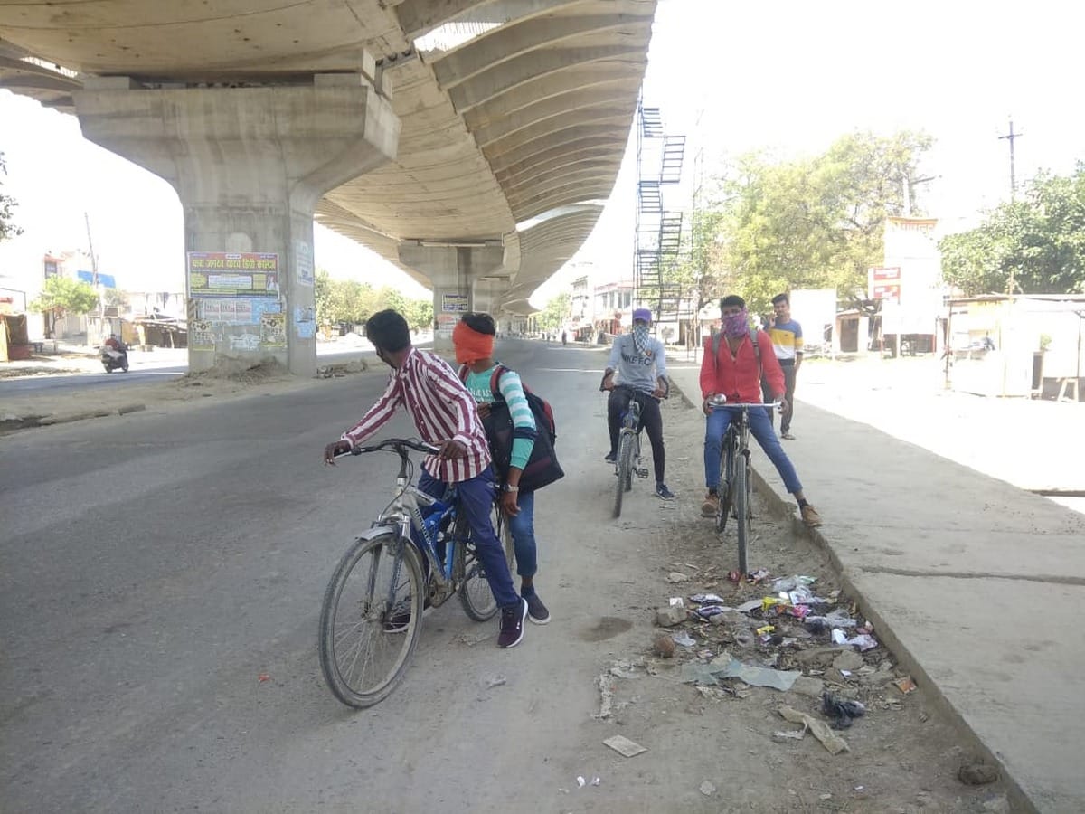 lockdown migrant worker labourers walking home to up bihar in varanasi 