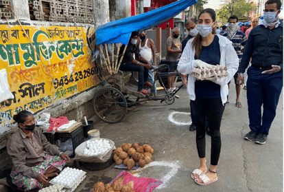 bengali actress nusrat jahan visit market and bought eggs and vegetables