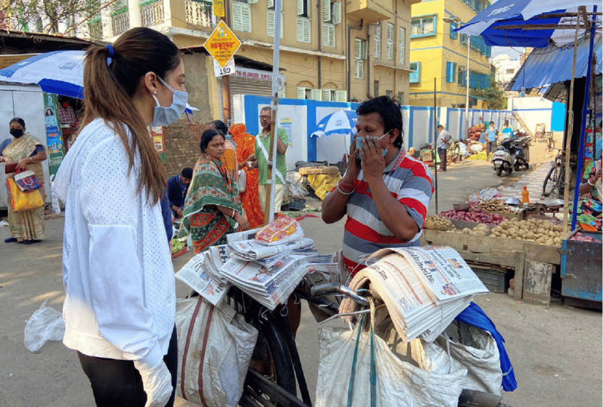 bengali actress nusrat jahan visit market and bought eggs and vegetables