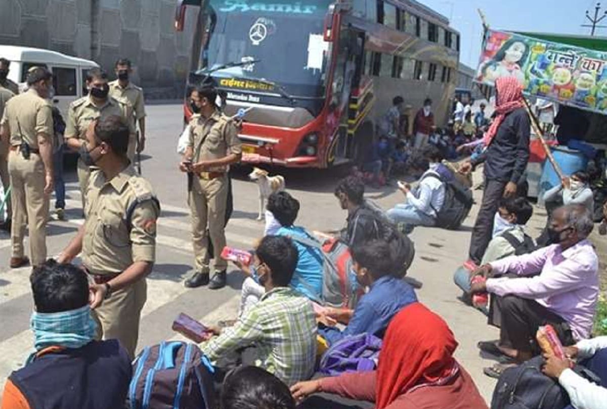 lockdown in up: loaded bus full with passengers caught on delhi highway during lockdown