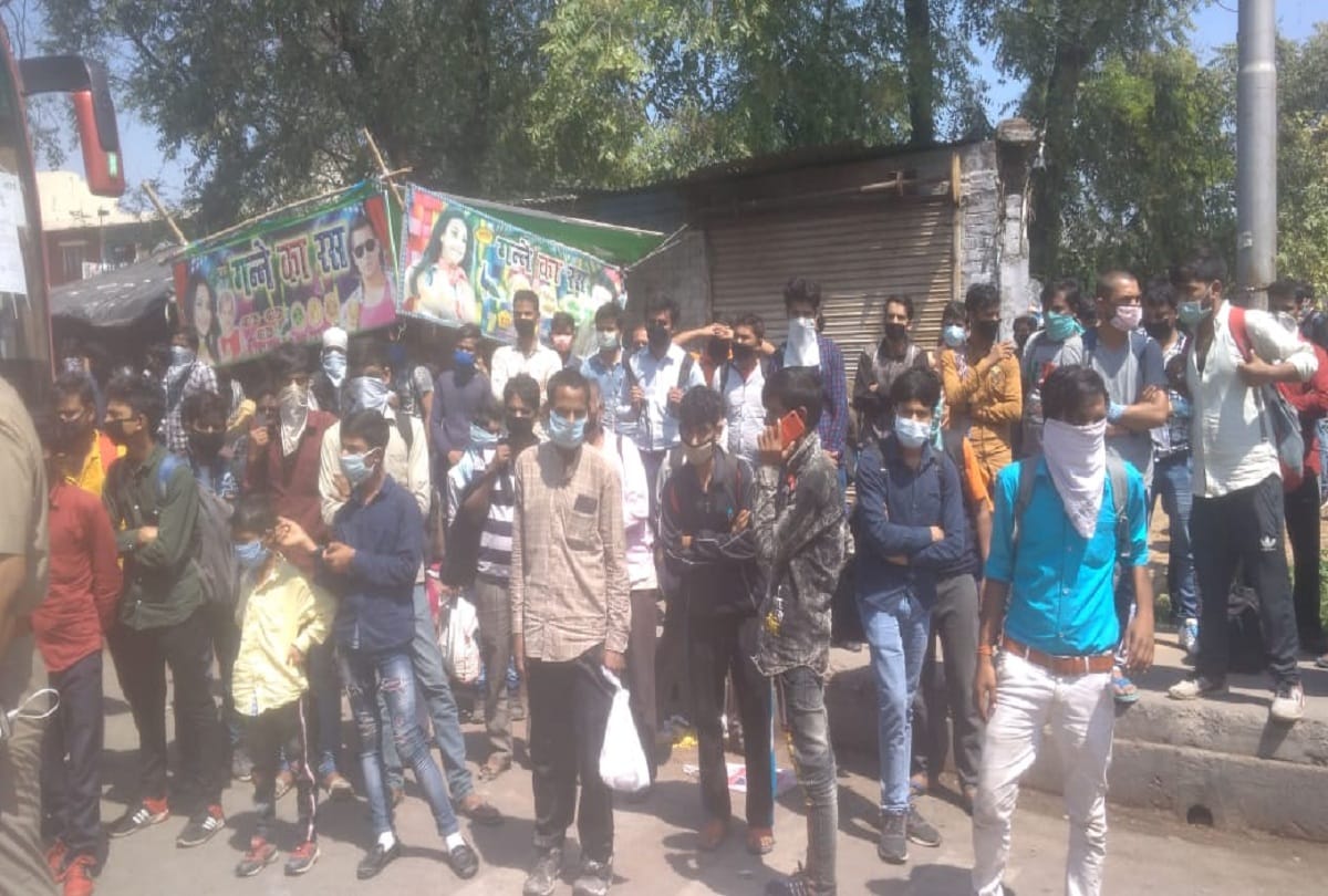 lockdown in up: loaded bus full with passengers caught on delhi highway during lockdown