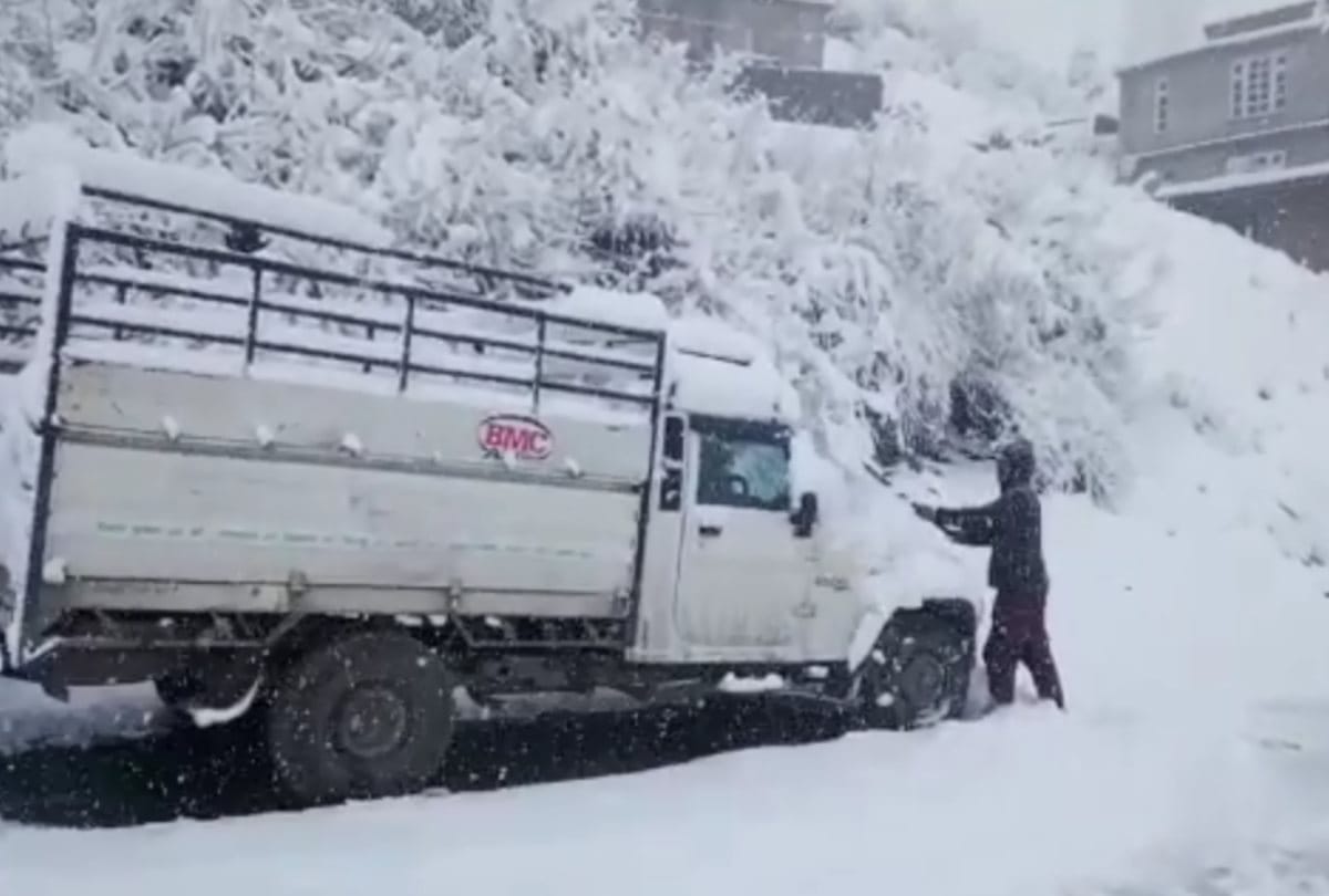 fresh snofall in Rohtang Lahaul Spiti Kullu Chamba in Himachal Pradesh