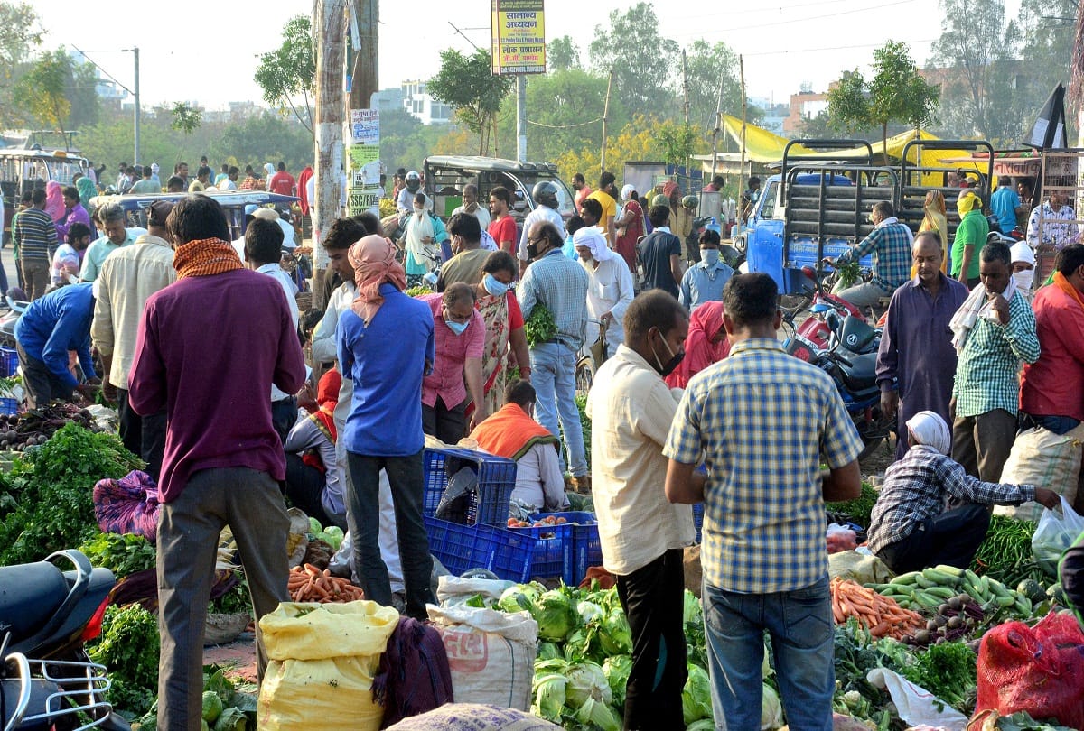 LockDown: Claims of door-to-door ration in Prayagraj failed, milk and vegetables also reached some selected neighborhoods