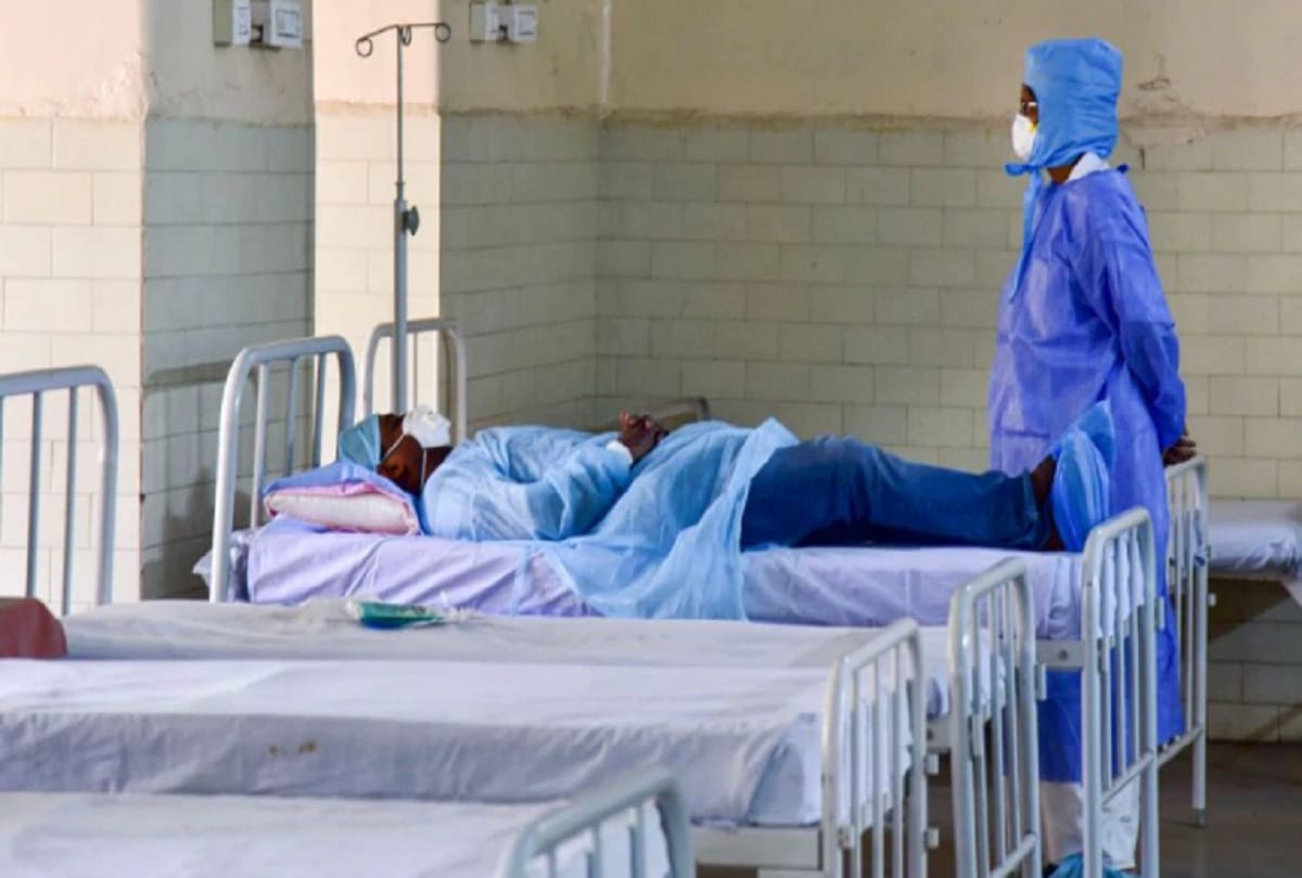 Coronavirus, IAS officer suspended for absconding from home quarantine in Kerala