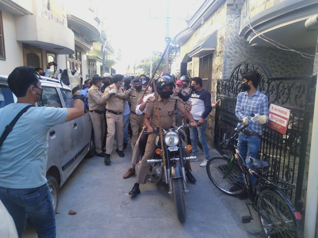 uttarakhand Lockdown latest news: Cleaners beaten during sanitizing in roorkee