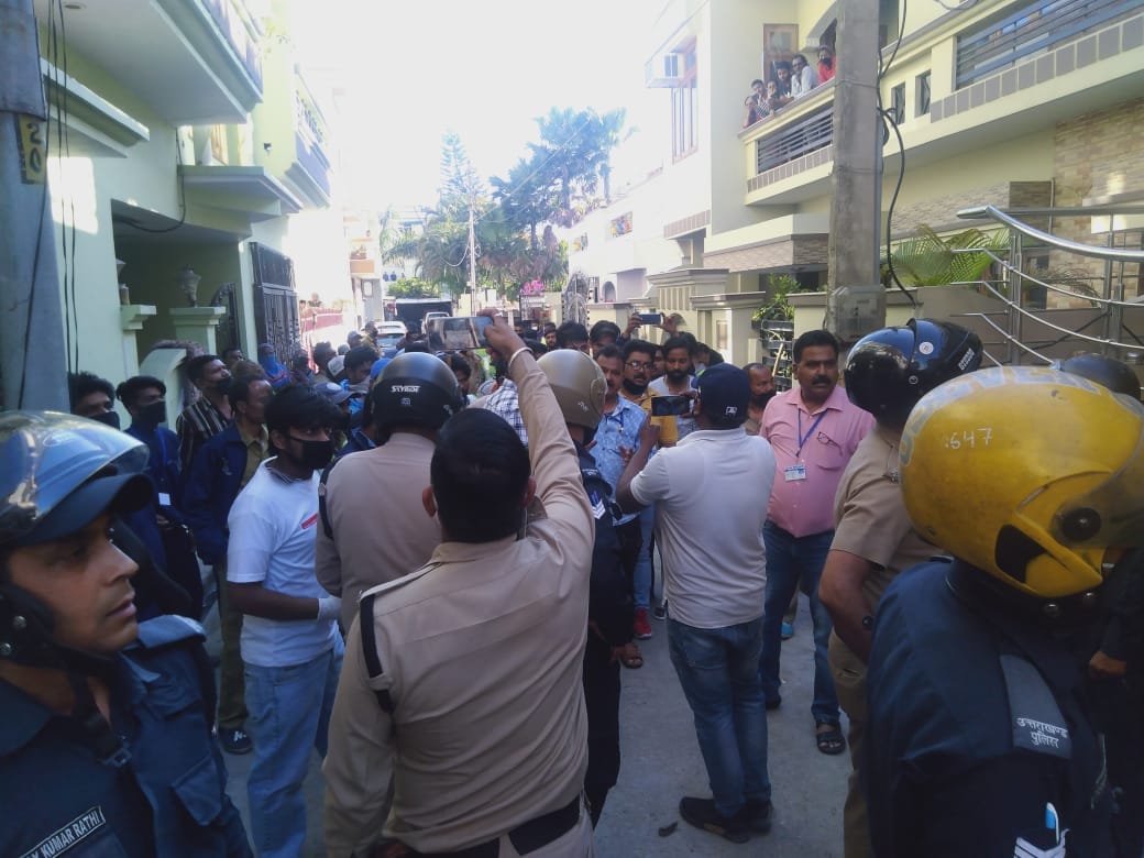 uttarakhand Lockdown latest news: Cleaners beaten during sanitizing in roorkee