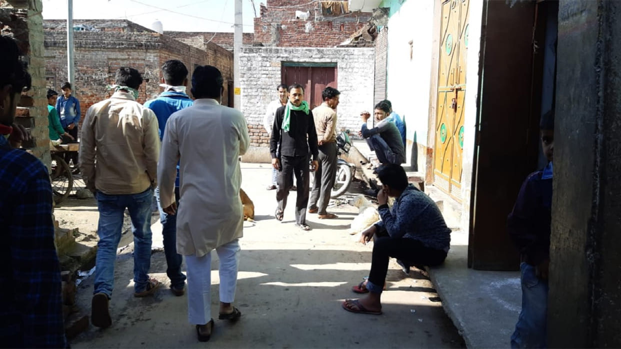 Badaun people does not follow lockdown rules still seen roaming outside houses