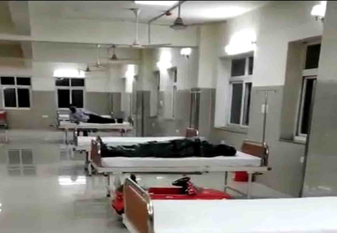 Medicines and food items transporting by toy car, Corona isolation ward in Kanpur