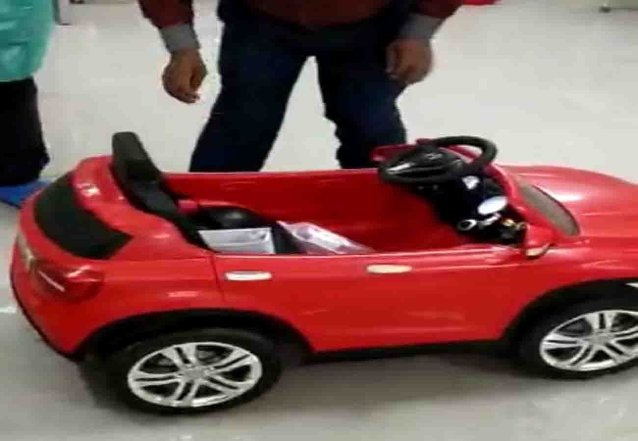 Medicines and food items transporting by toy car, Corona isolation ward in Kanpur