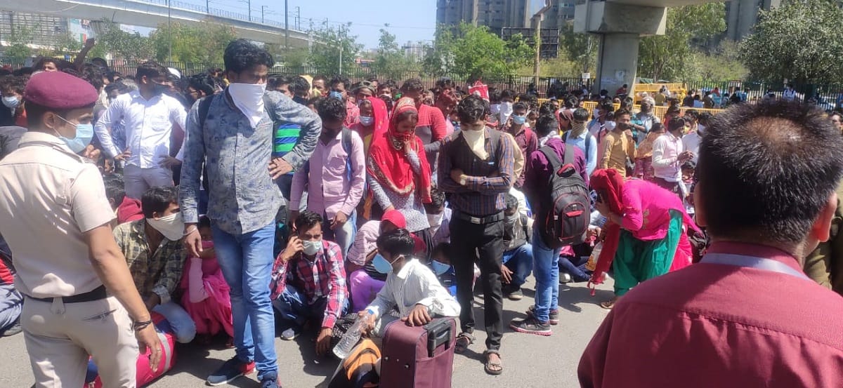 CoronaVirus: mass scale migration of crowd not following the rules of social distancing