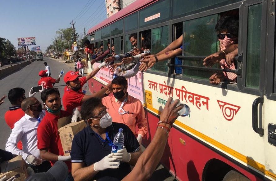 30 buses brought passengers